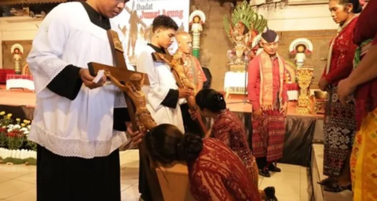 Prosesi Cium Salib Kristus