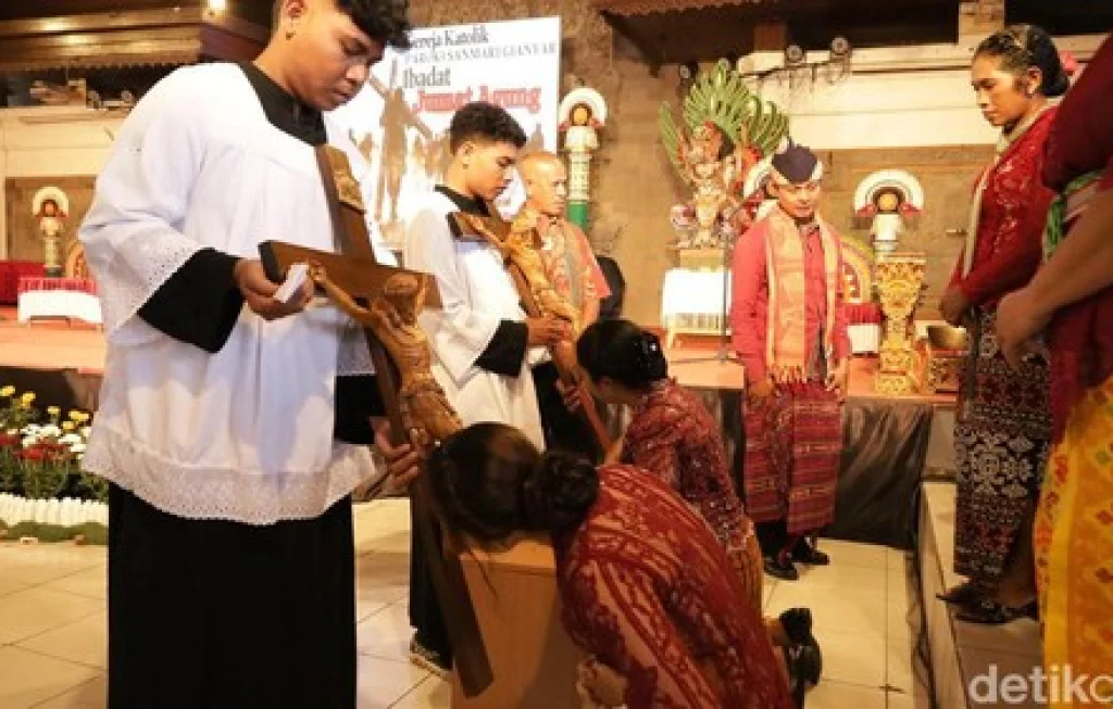 Prosesi Cium Salib Kristus
