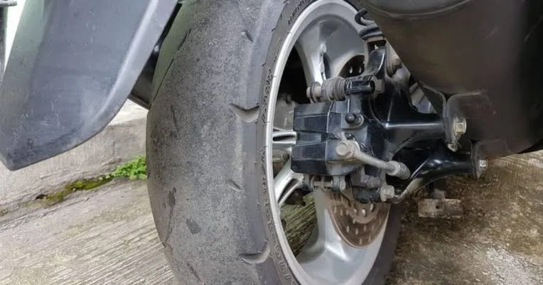 Tilang Ban Motor Gundul